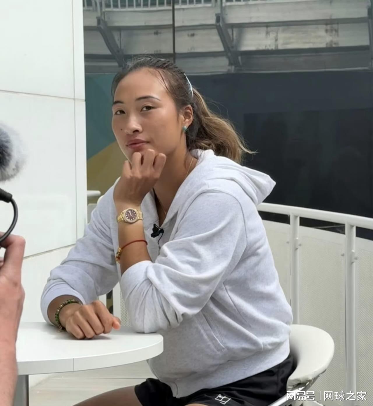 锐评郑钦文赛前采访:积累与等待是对很多问题的一种逃避?