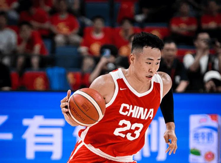 贺希宁打完广厦还没缓过来!对荷兰8中1,进攻端完全瞎打了!