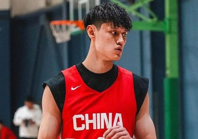 CBA猛料！中国男篮三人离队，广东报价2米18大中锋，广厦签下8+7蓝领大外援