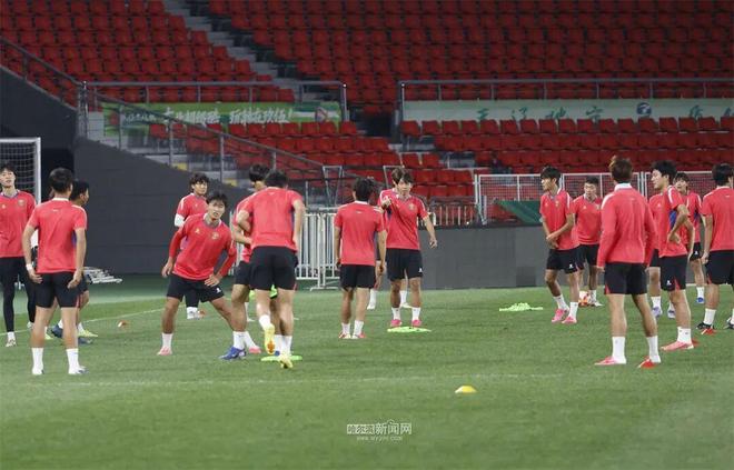 首胜！骑士3人20+拒篮网22分逆转 哈登8中1准三双米切尔22分