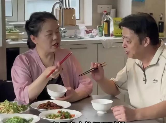 错换风波多年,许敏夫妇的日常,打破大家心中的刻板印象